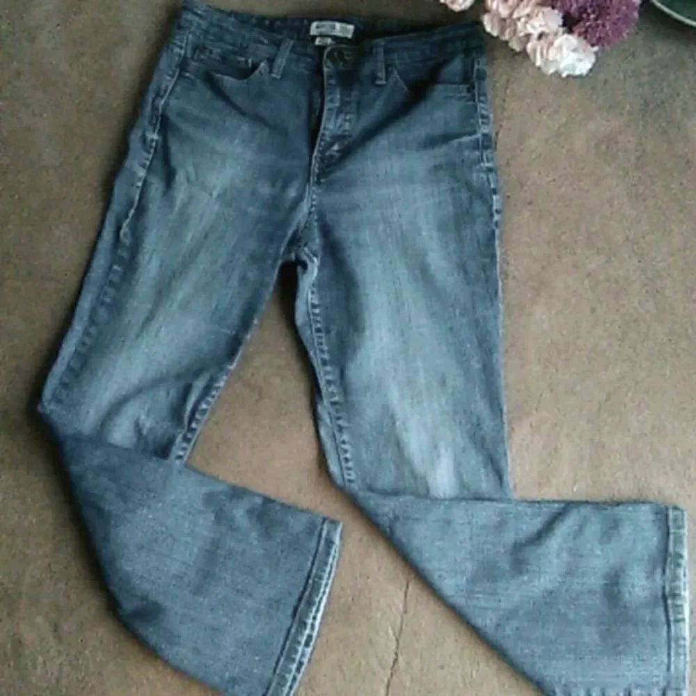 Jeanstar High Rise, Wider Leg Jeans